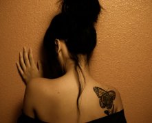 灵犀痣的位置与命运课堂:背部的痣相如何看日后命运