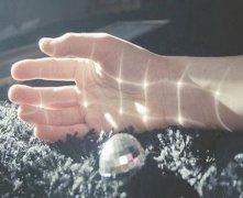 灵犀周易手相课堂:手纹乱的女人命苦吗