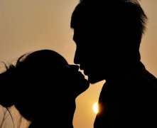 灵犀看相识人课堂:什么面相的女人容易招桃花