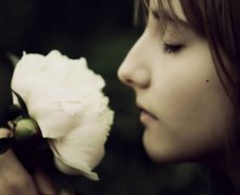 灵犀眉毛有痣课堂:女人眉毛有痣代表什么意思