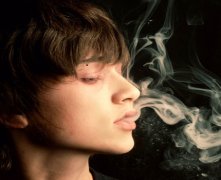 灵犀眉毛有痣课堂:眉毛里长痣有何寓意