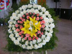 梦见花圈