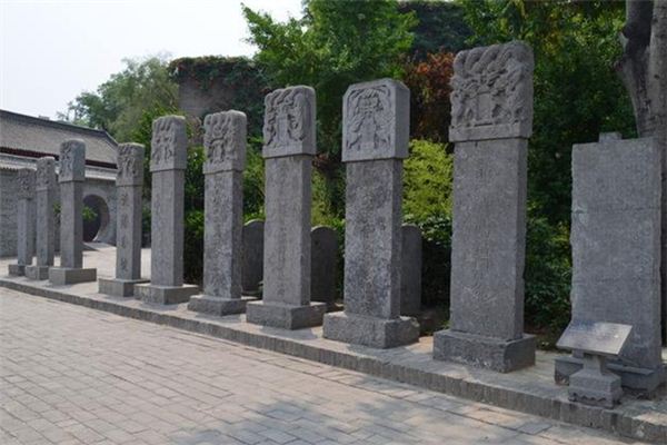 梦见石碑