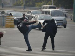 梦见很多人打架