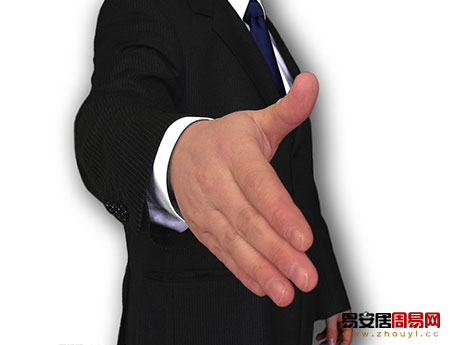 大拇指张开而四指合并在一起握手
