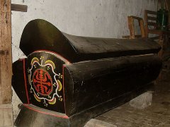 梦见自己抬棺材