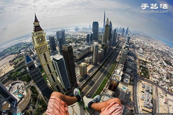 战斗民族攀高狂人挑战世界最高楼迪拜塔