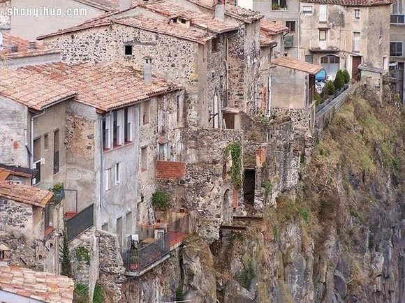 悬崖上的西班牙村庄 这里的居民一定不恐高