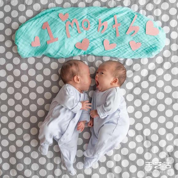 8 个月大的当红明星 早产孪生姐妹花摄影照片
