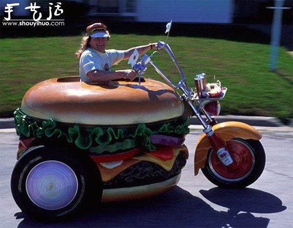 有趣的汉堡包三轮摩托车