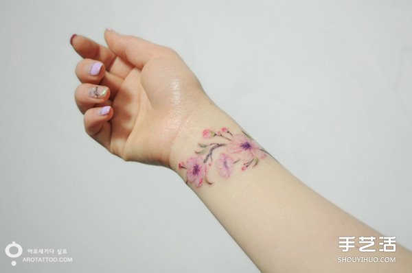 来自韩国的唯美浪漫水彩花卉风格纹身图案