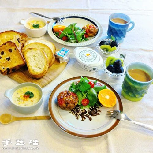 一位日本主妇分享日常生活中的丰盛早餐