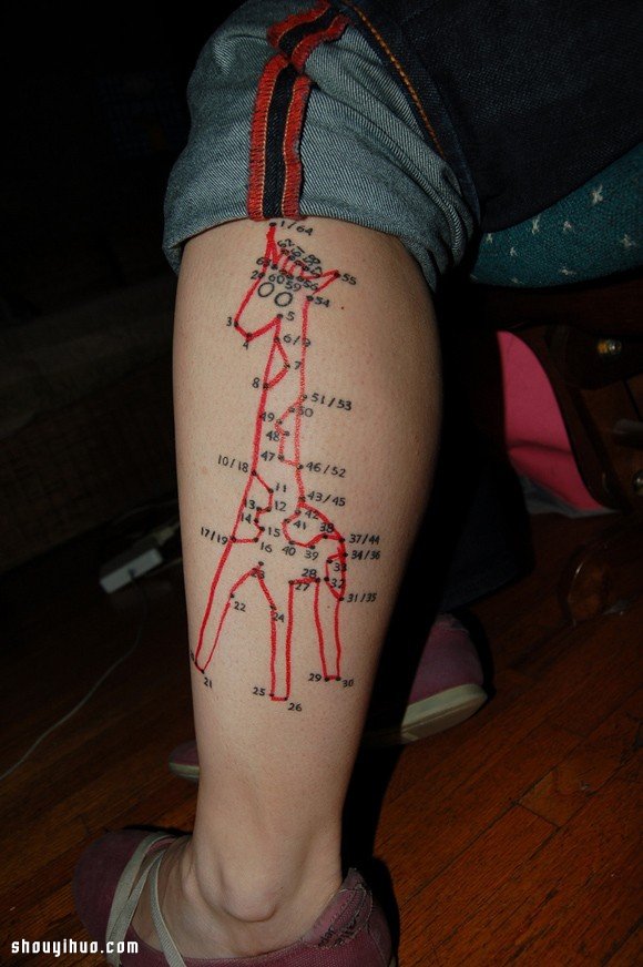 创意纹身连连看：用笔连起来会出现长颈鹿