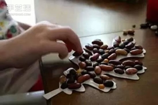 豆子拼贴枫叶的教程 拼贴树叶的方法用豆子