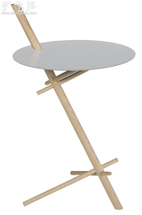 五根木棍和一个圆形桌面组合制作的桌子