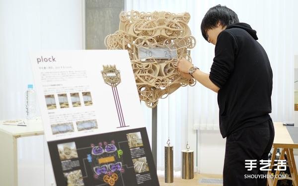 艺术系学生用四百片可动零件做成木头机械钟