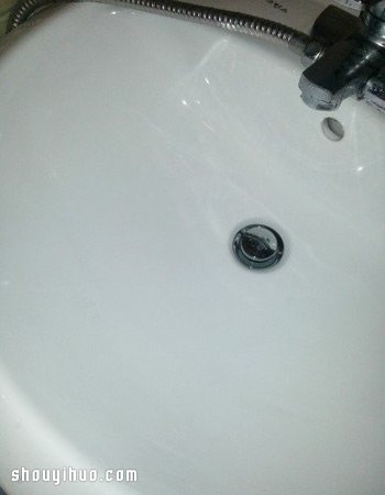 如何用洗头膏简单清洁洗手台盆污垢的方法