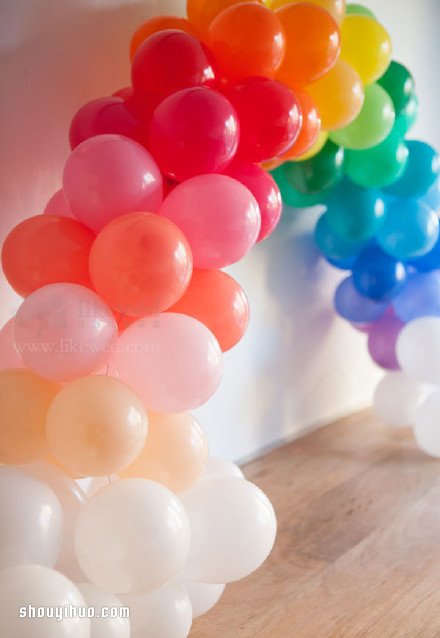 用气球DIY美丽的彩虹之门，记住色彩搭配哦