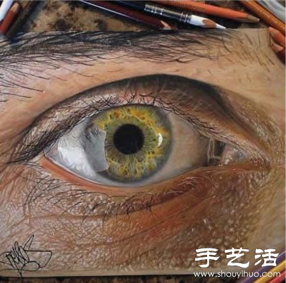 彩色铅笔和圆珠笔手绘美丽且超逼真的眼睛