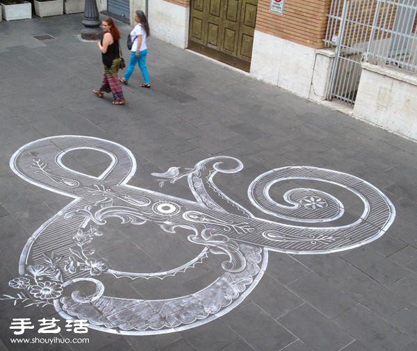罗马艺术家的街头粉笔涂鸦艺术