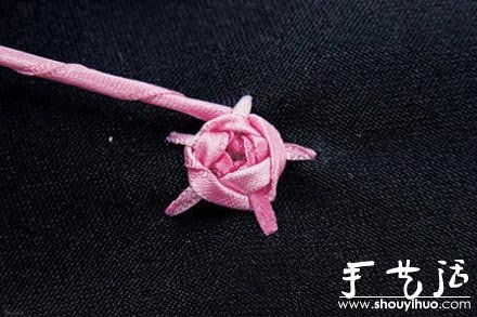 丝带编织精美玫瑰花的教程