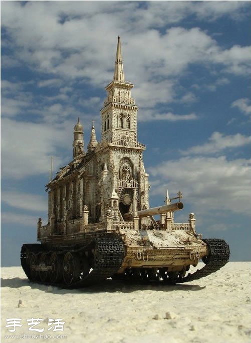 震撼雕塑作品——坦克上的教堂