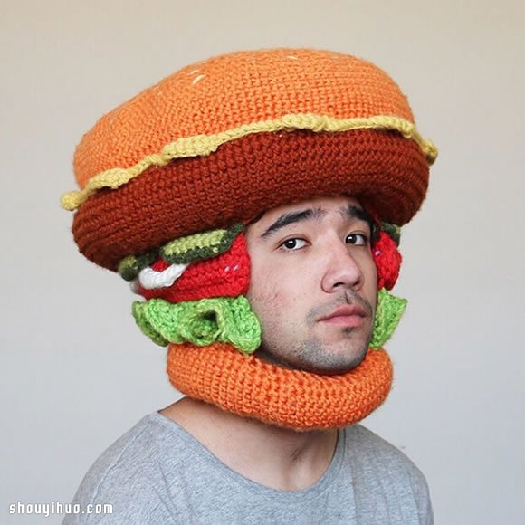 利用毛线编织出独一无二的巨型食物帽子