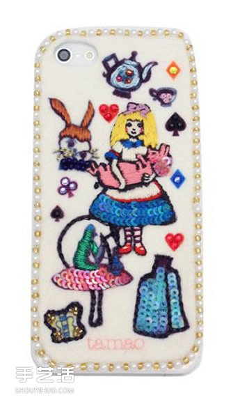 童话般的刺绣工艺 制作出独特又可爱的手机壳