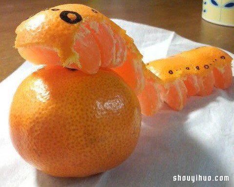 日本人恶搞的吃橘子创意 DIY橘子毛毛虫