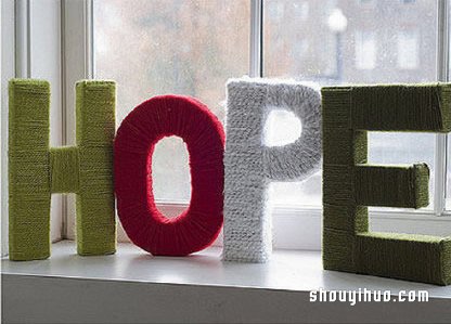 利用废纸箱和毛线制作“LOVE”的方法