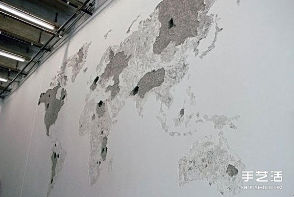 空白墙面上敲敲打打 DIY出一整面的世界地图