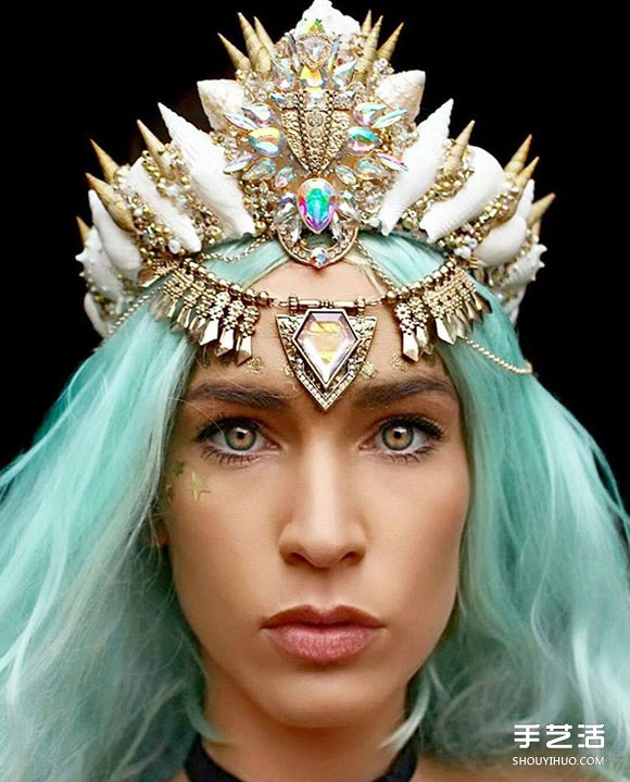 27岁澳洲花匠：利用贝壳和珠宝制作美人鱼皇冠