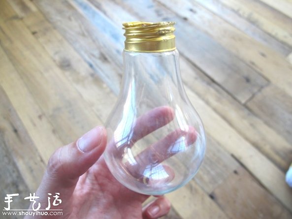 灯泡废物利用DIY时尚花瓶的教程