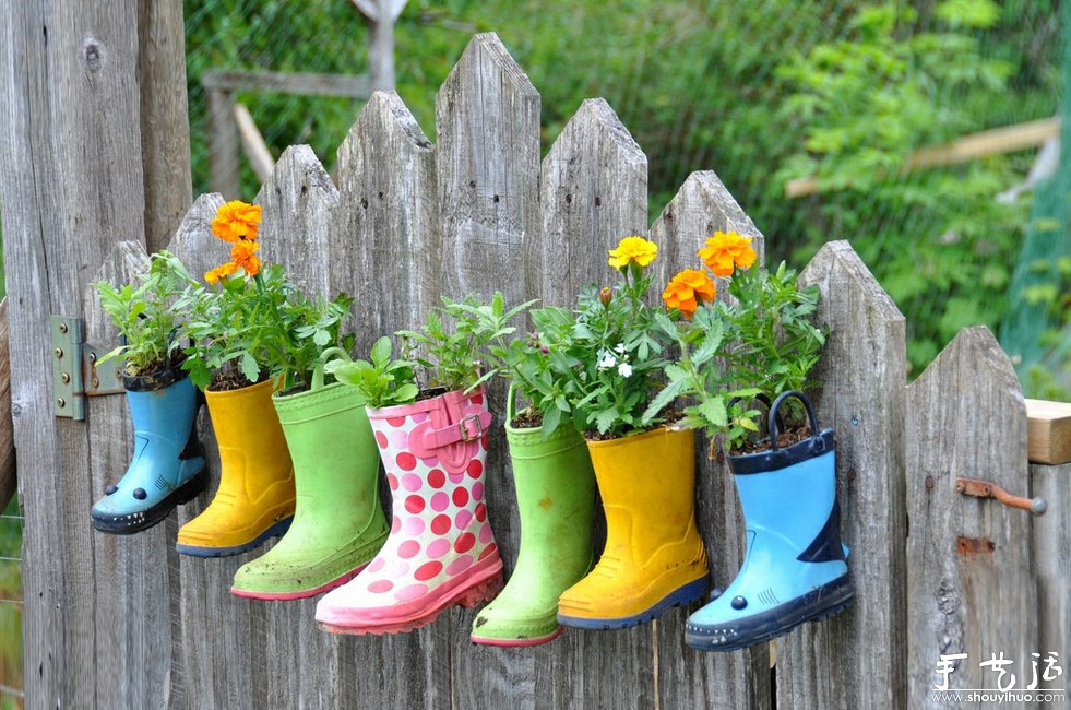 用雨鞋DIY的漂亮花盆