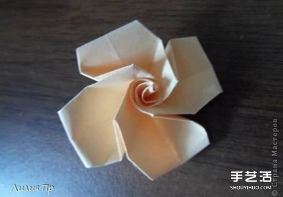 手工卡纸折玫瑰花图解 卡纸玫瑰花折纸方法