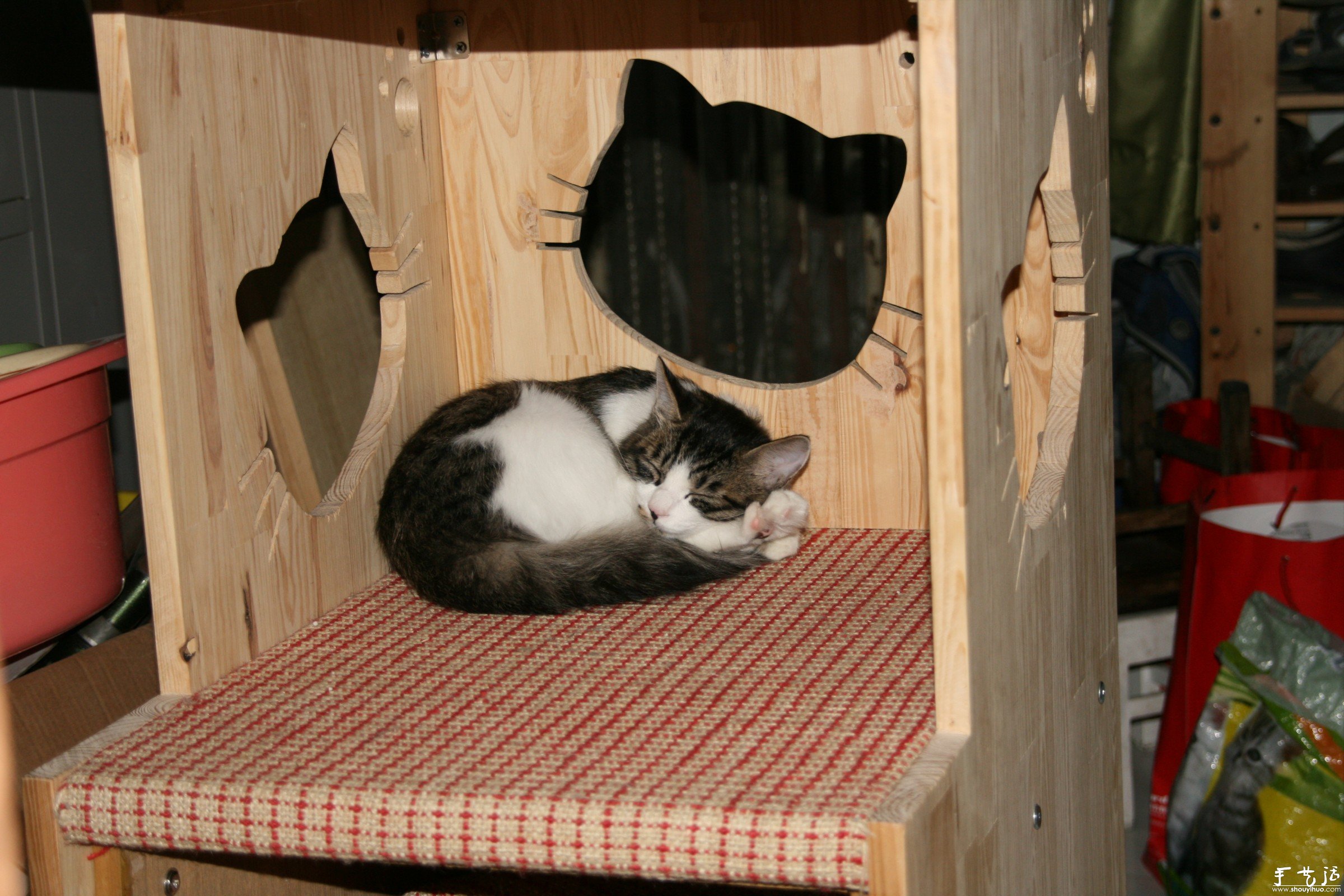 纯木手工DIY的猫窝和猫爬架