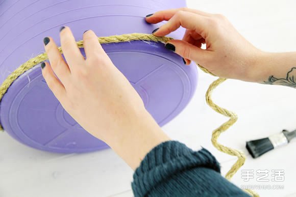DIY麻绳花篮罩的方法 塑料桶手工制作花盆罩