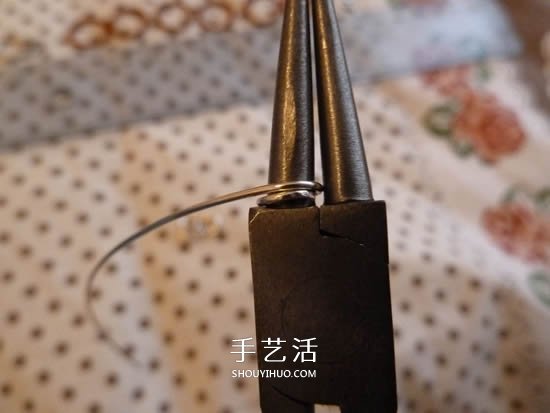 DIY铜线手链的步骤图 铜线手工制作手饰教程
