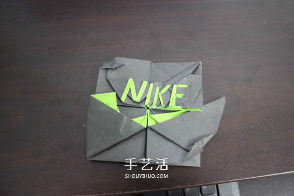 耐克标志的折纸方法 怎么折NIKE标志的图解