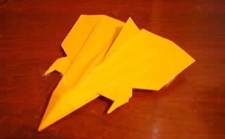 好看纸飞机的折法 儿童折漂亮飞机的图解教程