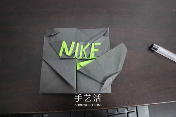 耐克标志的折纸方法 怎么折NIKE标志的图解