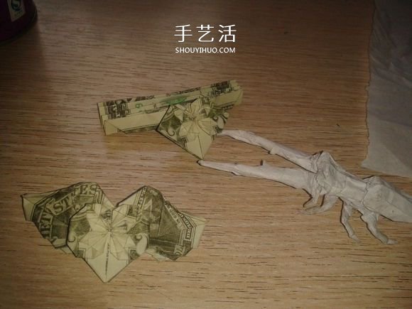 花心天使心的折法图解 好看美元折纸爱心教程