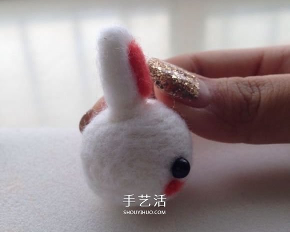 羊毛毡小兔子制作图解 简单手工羊毛毡兔子DIY