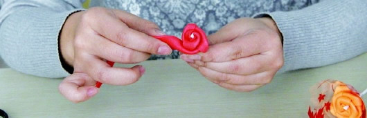 彩塑棉手工制作玫瑰花 自制彩塑棉玫瑰手捧花