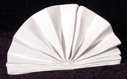 餐巾折扇子的方法图解 简单餐巾扇子折叠教程