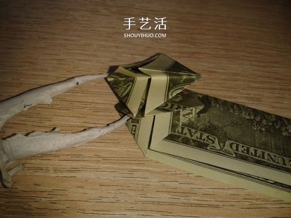 花心天使心的折法图解 好看美元折纸爱心教程