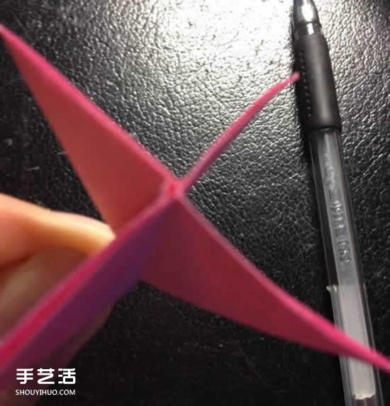 四瓣花的折法图解步骤 手工折纸四瓣花的方法