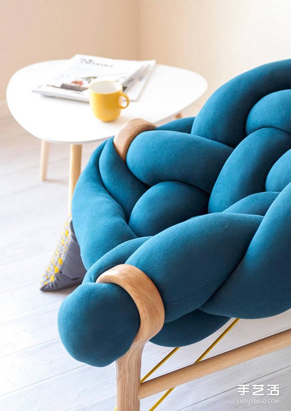 角落的大麻花沙发设计 就像一个柔软的大抱枕