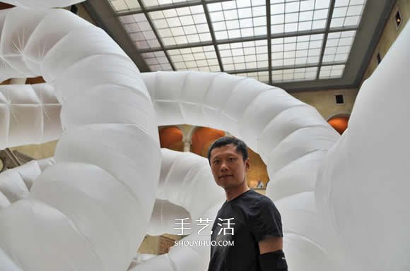 低科技动力艺术装置 巨型虫状塑料薄膜雕塑