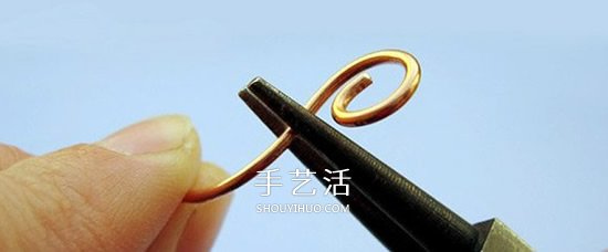 DIY铜线项链坠的方法 精致金属丝项链制作